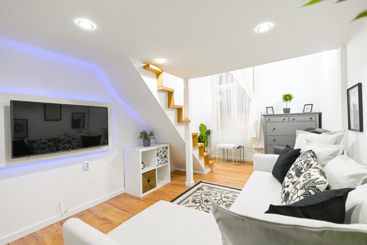Charming Apartment In Damjanich Str., Lucas Budapest Exterior photo
